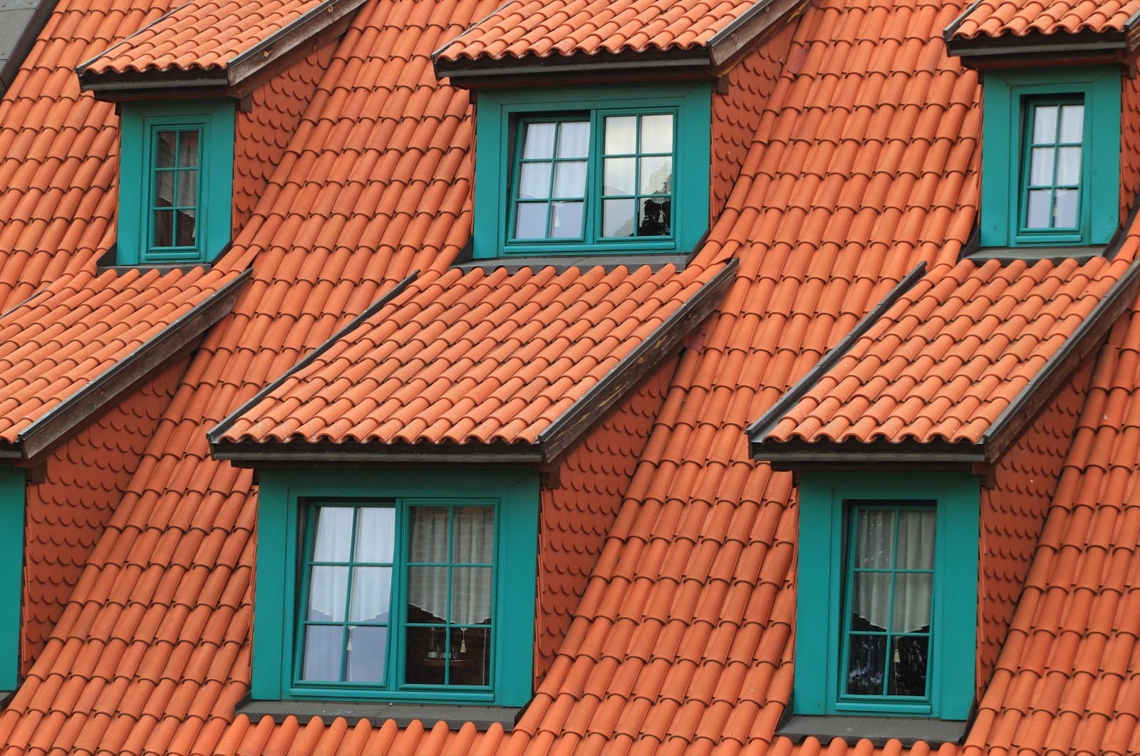 Clay vs. Concrete Roof Tiles: Know the Differences and Make the Best Choice